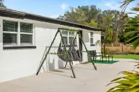 Peaceful Village Haven with Fire Pit - Tranquil Stylish Retreat Hotels in Hillsborough County