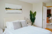 Spacious Living Area and State-of-The-Art Gym - Stylish Oasis Hotels near Terminal 1 Station
