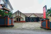 RedDoorz Near Lokawisata Baturaden 2 Hotels in Kedungbanteng