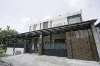 RedDoorz @ Ngagel Jaya Surabaya Hotels in Pucang Sewu