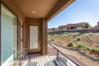 Private Hot Tub and Scenic Terrace - Luxurious Mountain Escape