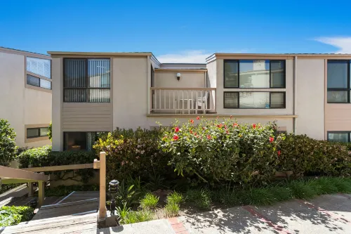 Sweeping Ocean Views and Resort-Style Amenities - Captivating Coastal Retreat