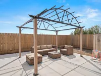 Brand New, Pool, Game Room, BBQ, 2 King Suites!