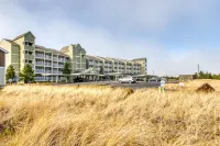 Dog-friendly oceanfront condo with electric fireplace - walk to the beach Hotels in Long Beach