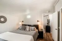 Charming Bungalow Hideaway with Expansive Backyard - Cozy Retreat Hotels in Philomath