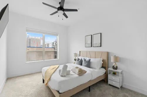Bright 2-Bedroom Condo in Downtown with Parking
