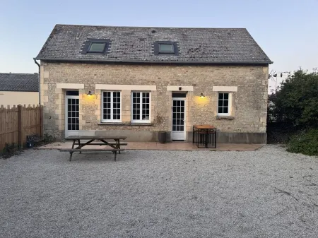 Maison de Bourg Proche Plages du Débarquement Отели в г. Фонтене-ле-Пенель