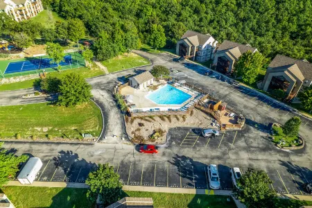 Peaceful condo near Silver Dollar City with surrounding trails & grilling area Отели в г. Flat Creek B Township