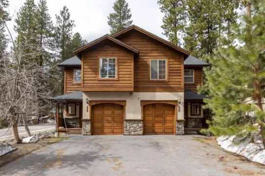 Stylish Townhome with Private Patio and Cozy Living Space - Charming Retreat