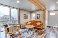 Beautiful storage container home w/ Columbia Gorge views & prime location Hotel di North Bonneville