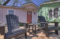 The Grove B Stylish Cottage - Walk to Main - 4-Star