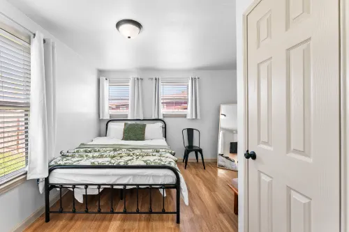 Centrally Located and Cozy Living Spaces - Inviting Retreat