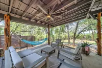 Tree Lined Retreat with Outdoor Lounge and Fire Pit - Charming Getaway