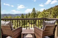 Hot Tub, Scenic Views, Game Room, Spacious Deck - Cozy Mountain Haven