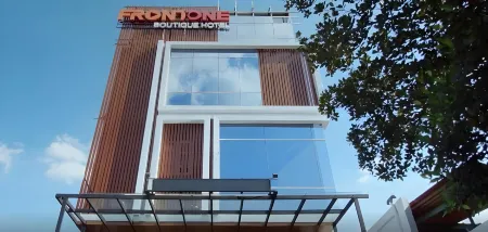 Front One Boutique Tugu Muda Semarang Отели рядом с Аэропорт Ачмад Уани