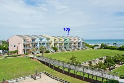 Two Swimming Pools and Tennis Courts - Elegant Oceanfront Haven Emerald Isle Beach Gear & Linens 주변 호텔