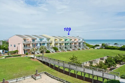 Two Swimming Pools and Tennis Courts - Elegant Oceanfront Haven Các khách sạn ở Emerald Isle