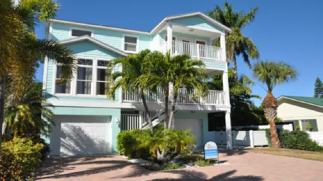 Heated Pool and Luxurious Amenities - Beautiful Key West Style Oasis