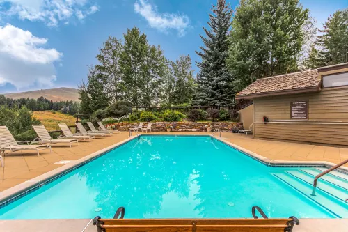Newly Renovated Condo with Fireplace, Fast WiFi, Balcony & Shared Pool/Hot Tub Hotel di Sun Valley