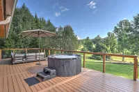 Golf Course Views and Hot Tub - Serene Mid Century Modern Haven