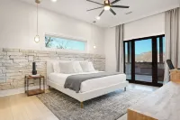 Heated Pool, Hot Tub and Putting Green Retreat - Stunning Mountain Oasis