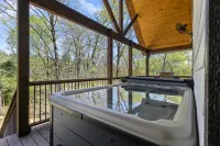 Ideal Romantic Getaway in Heart of Hochatown - Charming Cabin