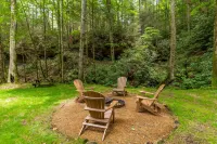 WiFi & Waterfront - Cozy Creek - Minimalist Camper's Cabin in Red River Gorge, Kentucky! Hotels in Beattyville