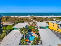 Luxurious Beachfront Sanctuary- Spa, Heated Pool, BBQ