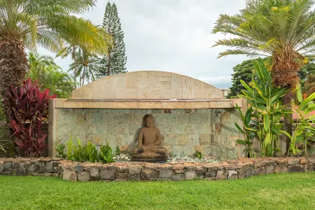 Serene Oasis with Saltwater Pool and Stunning Ocean Views - Luxurious Retreat Отели в г. Гавайи-Мауи