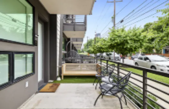 Kitchenette and Easy Access to Downtown - Charming Stylish Retreat