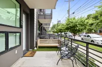 Kitchenette and Easy Access to Downtown - Charming Stylish Retreat