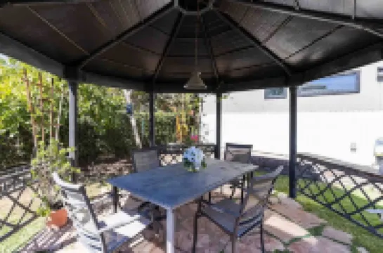 Tranquil Oasis with Pool and Spa - Stunning Indoor-Outdoor Retreat