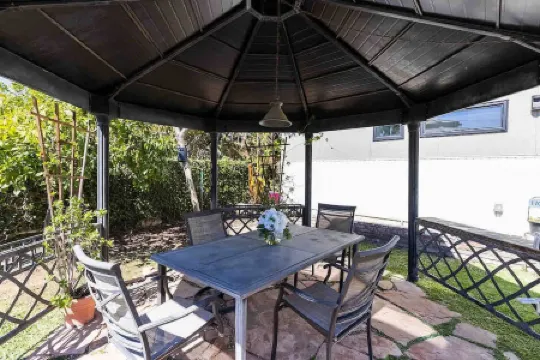 Tranquil Oasis with Pool and Spa - Stunning Indoor-Outdoor Retreat