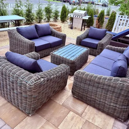 Spacious Skylit Seaside Stay - Walk to Bay & Beach - King Bed, Parking & Badges