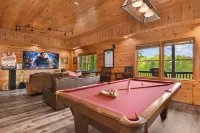 2 Masters, Theater, Pool, Sauna,Scenic Mtn View's, Hot tub & Fire Pit Hotel di Cherry Log