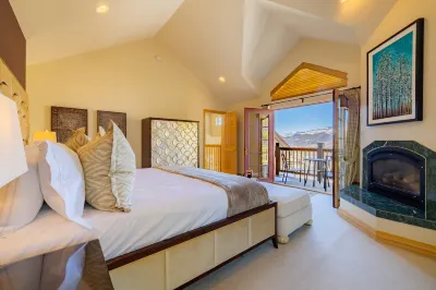 Breathtaking Views and Luxury Cabin Design - Stunning Mountain Retreat