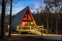 Ledcabin, See the Stars, w/Private Sauna, Hot Tub, on Creekfront - Chalets