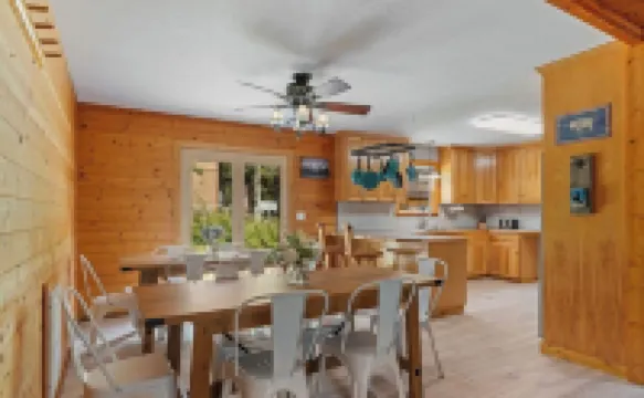 30 Min to Jackson Hole • Alpine Retreat • Hot Tub • Sleeps 12