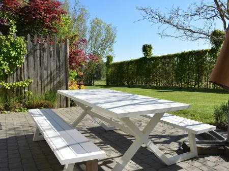 Cottage with Foosball & Garden