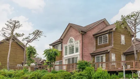 Gyeongju Road 207 Private Pension Отели рядом с достопримечательностью «Яндон»