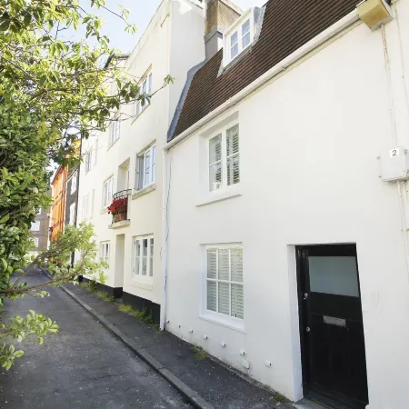 Marine Gardens - Central - by Brighton Holiday Lets