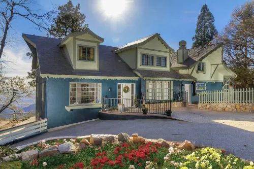 The Sky View Inn Hotels in Lake Arrowhead