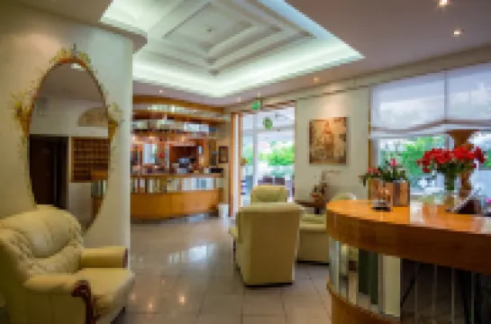 Hotel Villa dei Fiori - Sul Mare Con Piscina