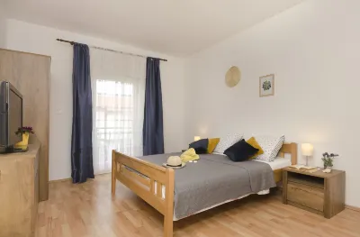 Apartments Ivana Hotels near Boat transfers Kornati