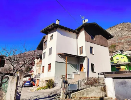 Quiet Two-room Apartment With Parking Space - Casa Montan Отели в г. Plan D'introd