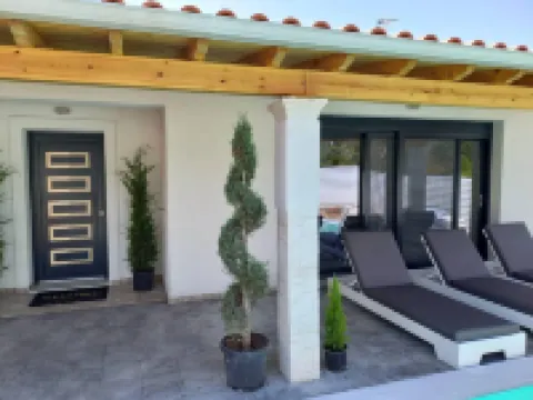 6 Bed Villa - Sleeps 15 - Pets - Pool - Jacuzzi