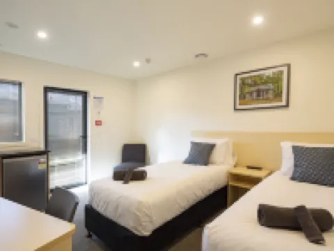 Harvest Park Studios Hotels in Cromwell