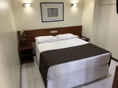 تشيفيرني آبارت هوتل Hotels near Igreja Nossa Senhora da Boa Viagem