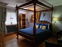 Castle Lodge - Brecon Beacons Accommodation Hotels in Maescar