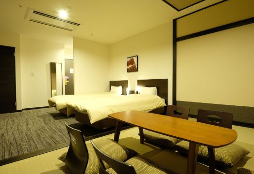 더 프리미엄 호텔 인 린쿠의 아늑한 객실